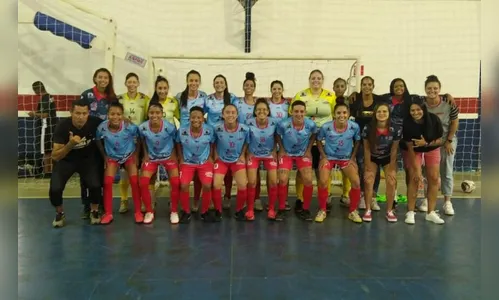 Futsal feminino de Apucarana lidera o Paranaense