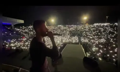 Governador posta vídeo de cantor elogiando Paraná durante show; veja