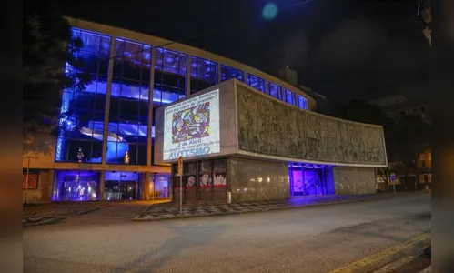 Prédios públicos ficam azuis em apoio ao Dia do Autismo