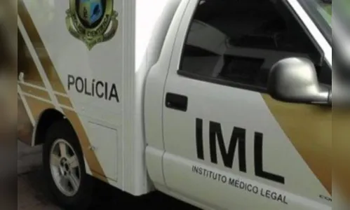 Homem é achado morto sob lona de chuva, depois de dois dias