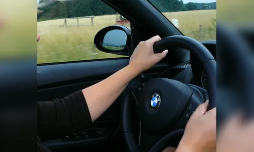 Motorista de Apucarana bate em carros e foge do local