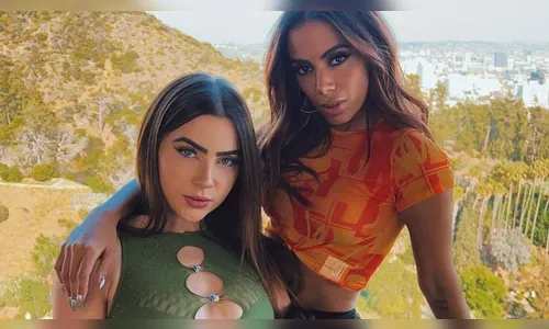 Jade Picon e Anitta posam juntas em Los Angeles
