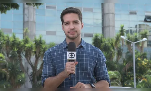 Jovem que esfaqueou repórter da TV Globo seguirá preso