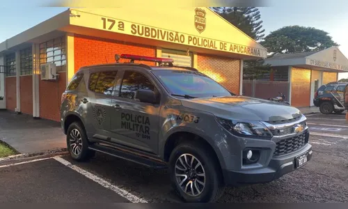 Ladrão aponta arma para a cabeça de idoso durante assalto