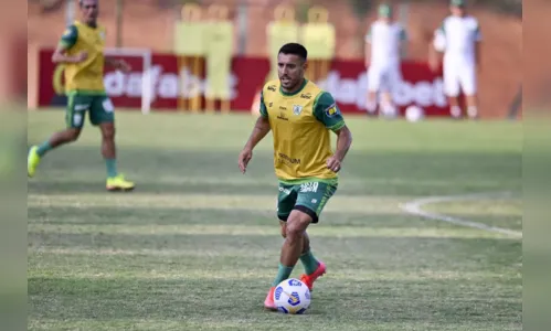 Londrina acerta contratação do lateral Alan Ruschel