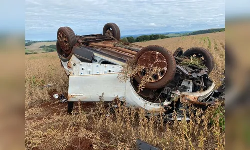 Motorista de Marilândia fica ferido durante capotamento