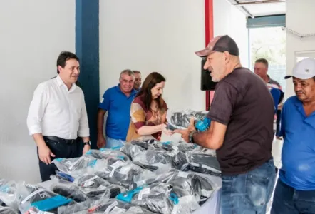 Motoristas do transporte escolar recebem novos uniformes