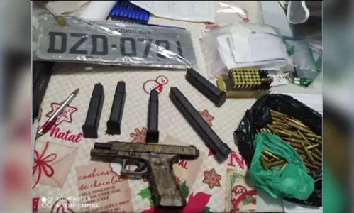 PM de Londrina encontra arma e 150 munições em geladeira
