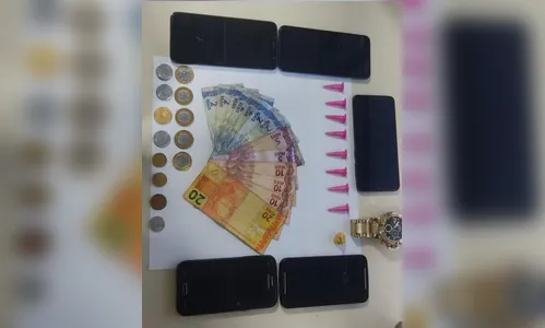 PM prende quatro pessoas e apreende crack e cocaína em Marumbi