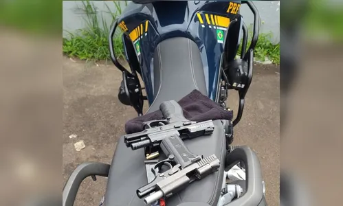 PRF prende jovens armados com pistolas no Paraná
