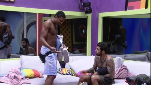 Paulo André e Pedro Scooby discutem após festa no BBB