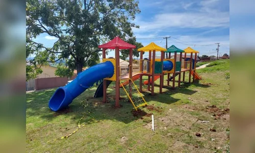 Prefeitura de Apucarana instala oito novos parques infantis