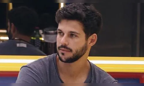 Rodrigo Mussi acorda, interage e volta a dormir