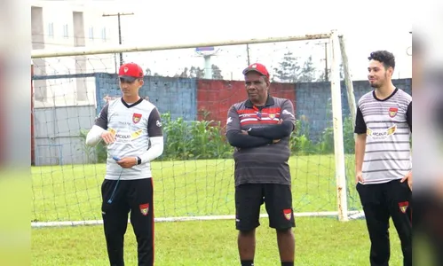 Toninho Santos testa mudanças no Apucarana Sports