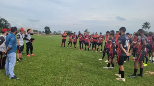 Torcida organizada pede demissão do técnico do Apucarana