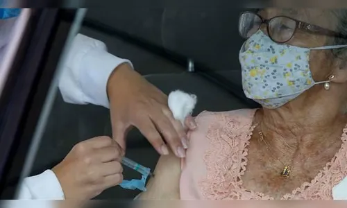 Estado orienta aplicação da segunda dose de reforço em idosos