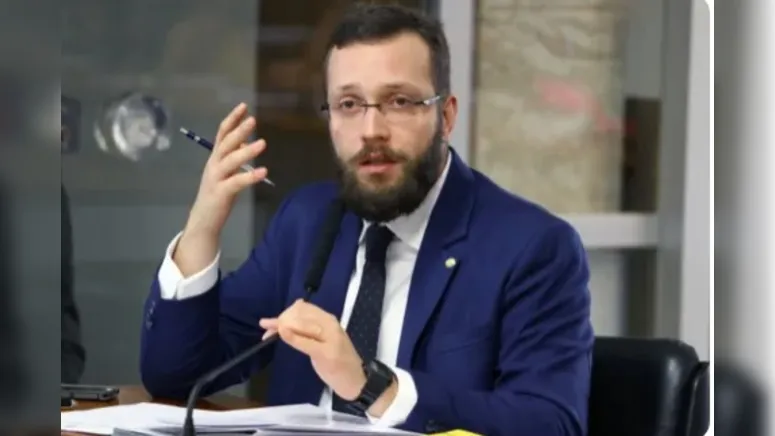 Imagem ilustrativa da notícia Filipe Barros segue Bolsonaro