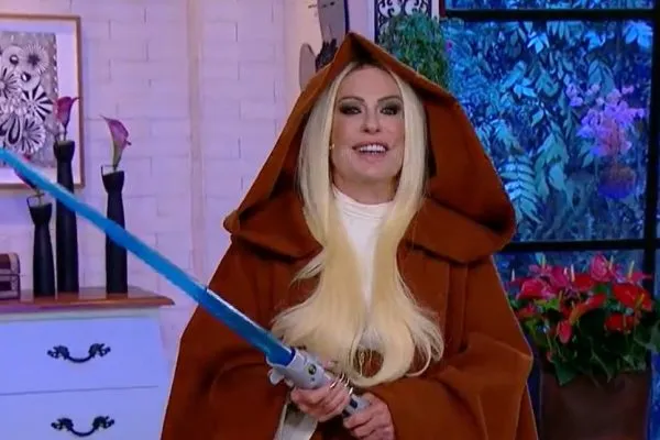 Ana Maria Braga surge vestida de Jedi e diverte fãs