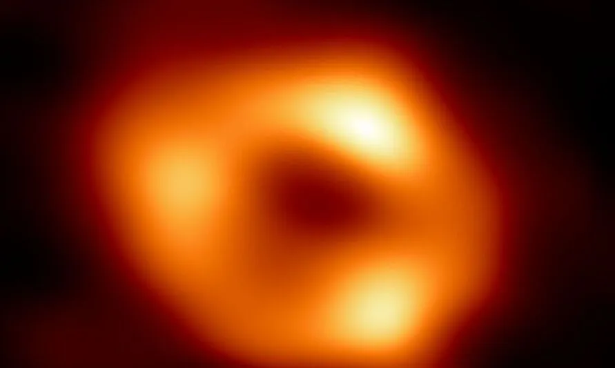 Astrônomos divulgam 1ª imagem de buraco negro da Via Láctea