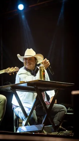 Cantor sertanejo Aleksandro, de dupla com Conrado, morre