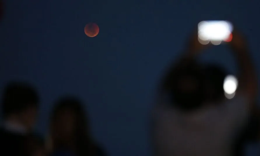 Eclipse total da Lua ocorre neste domingo (15)