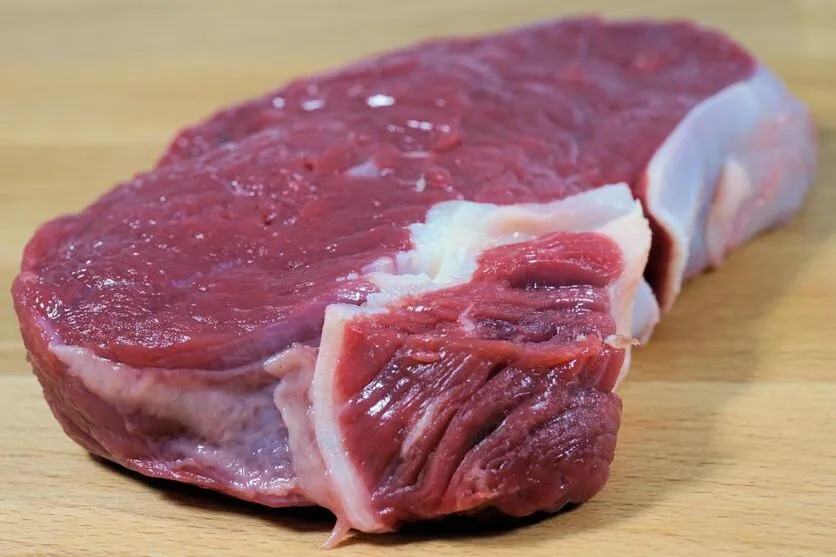 Empregada é presa por furtar carne, sabão e inseticida