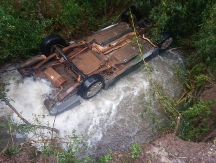 Passagem de ciclone em SC provoca enchentes e deslizamentos