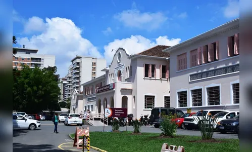 Criança fica ferida ao usar brinquedo para cadeirantes