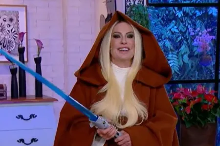 Ana Maria Braga surge vestida de Jedi e diverte fãs