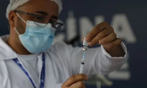 Brasil tem 77% da população com duas doses ou dose única