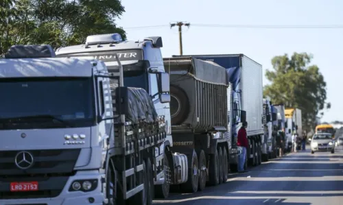 Caminhoneiros criticam alta do diesel e ameaçam parar