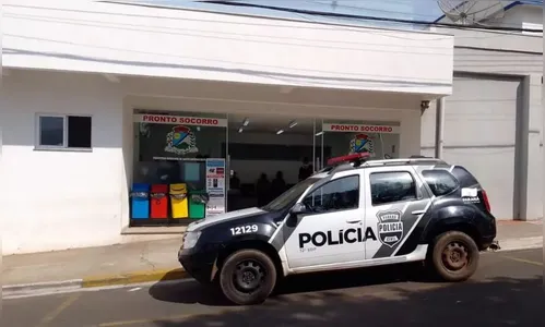 Médica ajuda marido a se passar por médico em pronto-socorro