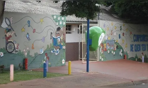 Diretora é afastada após apresentação para mães em escola