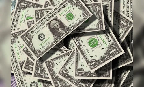 Dólar cai para R$ 4,90 após Powell afastar alta mais forte