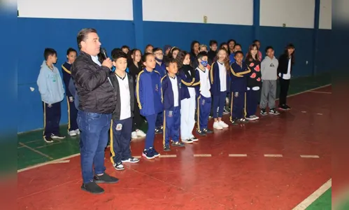 Escola Municipal de Arapongas homenageia coletores de lixo