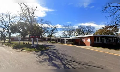 Tiroteio em escola de ensino fundamental deixa 15 mortos