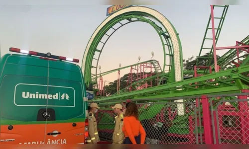 Homem cai de montanha russa no parque da Expoingá