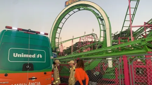 Homem cai de montanha russa no parque da Expoingá