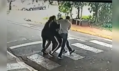 Homem retirado à força de rodoviária fugiu de clínica