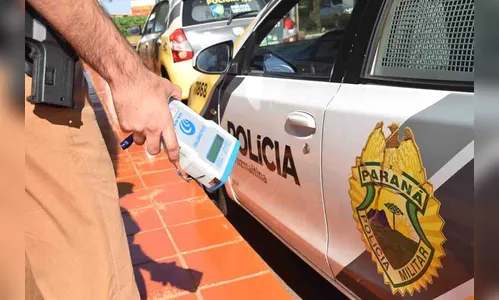 Motorista fura sinal, foge da PM, e é preso por embriaguez