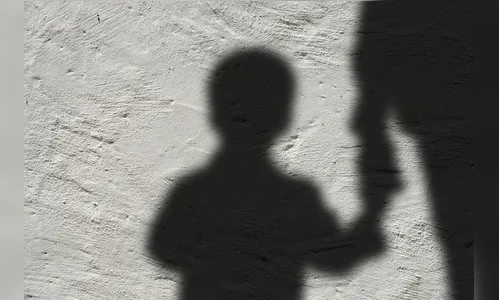 Mãe é suspeita de agredir filho com necessidades especiais