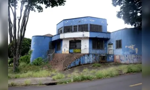 Incêndio revela abandono de prédio histórico em Apucarana