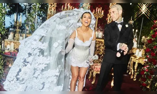 Kourtney Kardashian e Travis Barker se casam no Castelo Brow