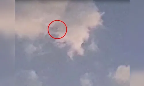Morador alega ter visto OVNIs no céu do Paraná e grava tudo