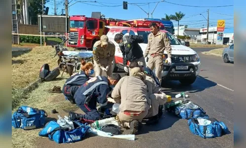 Motociclista é socorrido inconsciente após sofrer queda