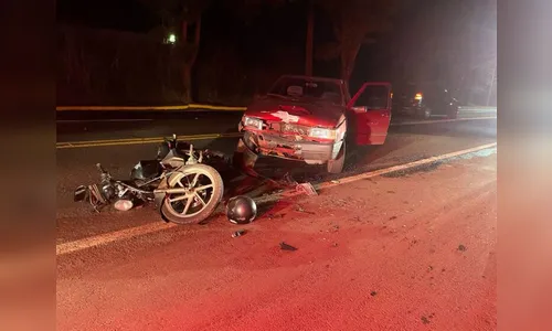 Motociclista morre ao bater em carro que invadiu contramão