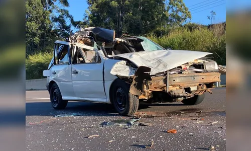 Motorista atinge traseira de caminhão no Contorno Sul