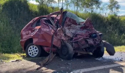Mulher e criança morrem e 5 pessoas ficam feridas em colisão