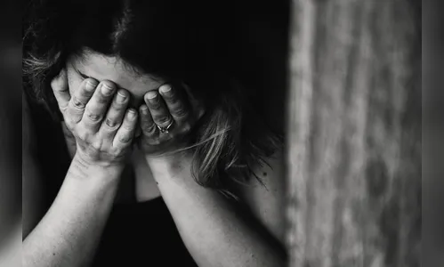 Mulher tem fratura exposta durante briga de casal