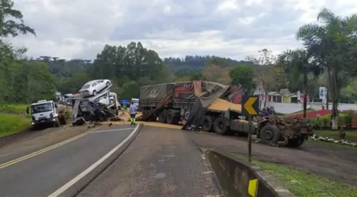 O acidente bloqueou a BR 277 no início da tarde de sábado (28)